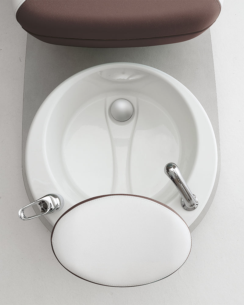 Edge - Brown and white pedicure chair - Built-in footbath